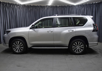 Подержанный автомобиль Toyota Land Cruiser Prado 2021 года (8 фото)