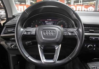 Подержанный автомобиль Audi Q7 2017 года (17 фото)