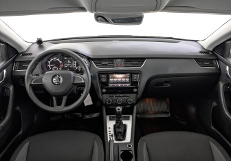 Подержанный автомобиль Skoda Octavia Liftback 2018 года (14 фото)