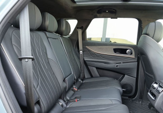 Подержанный автомобиль Jaecoo J8 2024 года (25 фото)