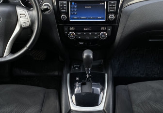 Подержанный автомобиль Nissan X-Trail 2017 года (14 фото)