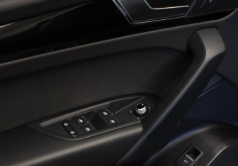 Подержанный автомобиль Audi Q5 2021 года (25 фото)