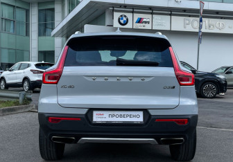Подержанный автомобиль Volvo XC40 2019 года (6 фото)