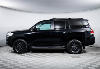 Подержанный автомобиль Toyota Land Cruiser Suv 2016 года (8 фото)