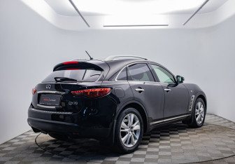 Подержанный автомобиль Infiniti QX70 2013 года (5 фото)