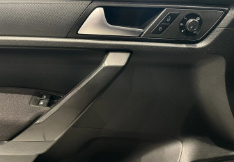 Подержанный автомобиль Volkswagen Caddy Compactvan 2016 года (18 фото)