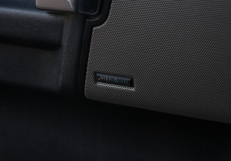 Подержанный автомобиль Land Rover Discovery 2014 года (16 фото)