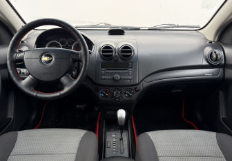 Подержанный автомобиль Chevrolet Aveo Hatchback 2009 года (12 фото)