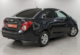 Подержанный автомобиль Chevrolet Aveo Sedan 2015 года (5 фото)