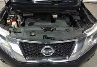 Подержанный автомобиль Nissan Pathfinder 2016 года (9 фото)