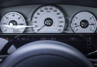 Подержанный автомобиль Rolls-Royce Ghost 2010 года (24 фото)