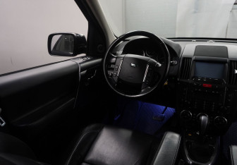 Подержанный автомобиль Land Rover Freelander 2011 года (13 фото)
