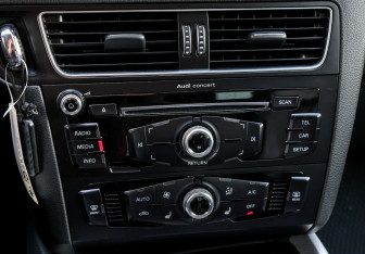 Подержанный автомобиль Audi Q5 2015 года (20 фото)