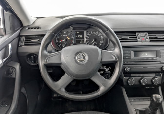 Подержанный автомобиль Skoda Octavia Liftback 2014 года (21 фото)