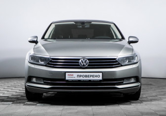 Подержанный автомобиль Volkswagen Passat Sedan 2017 года (2 фото)
