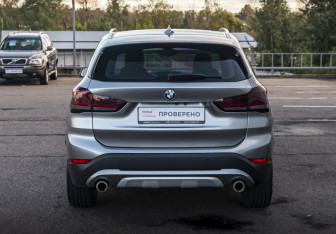 Подержанный автомобиль BMW X1 2021 года (6 фото)