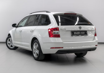 Подержанный автомобиль Skoda Octavia Wagon 2017 года (7 фото)