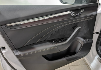 Подержанный автомобиль Skoda Octavia Liftback 2023 года (19 фото)