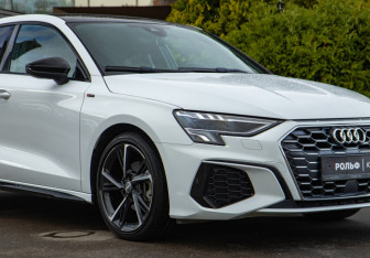 Подержанный автомобиль Audi A3 Hatchback 2020 года (19 фото)