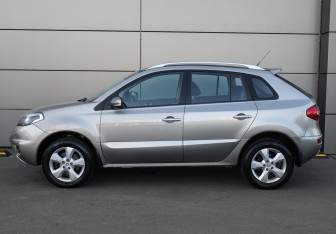 Подержанный автомобиль Renault Koleos 2012 года (8 фото)