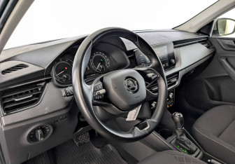 Подержанный автомобиль Skoda Rapid Liftback 2021 года (16 фото)