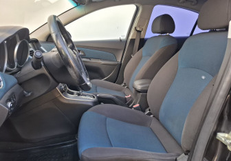 Подержанный автомобиль Chevrolet Cruze Sedan 2012 года (10 фото)
