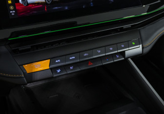 Подержанный автомобиль Changan UNI-V 2024 года (17 фото)