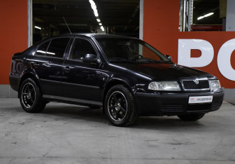 Подержанный автомобиль Skoda Octavia Liftback 2010 года (3 фото)