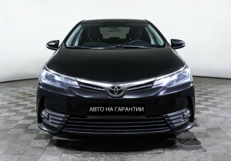 Подержанный автомобиль Toyota Corolla Sedan 2017 года (2 фото)