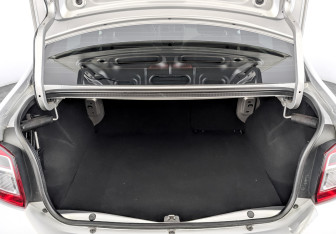 Подержанный автомобиль Renault Logan Sedan 2018 года (10 фото)