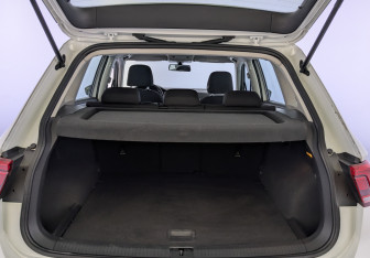 Подержанный автомобиль Volkswagen Tiguan 2021 года (10 фото)