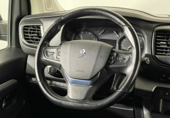 Подержанный автомобиль Peugeot Traveller 2018 года (14 фото)