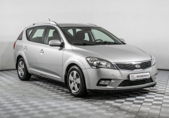 Подержанный автомобиль Kia Ceed Wagon 2012 года (3 фото)