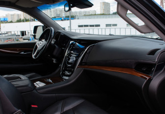 Подержанный автомобиль Cadillac Escalade Suv 2016 года (17 фото)