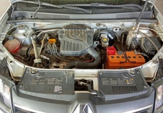 Подержанный автомобиль Renault Logan Sedan 2015 года (15 фото)