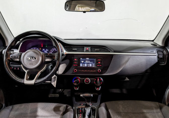 Подержанный автомобиль Kia Rio Hatchback 2021 года (13 фото)