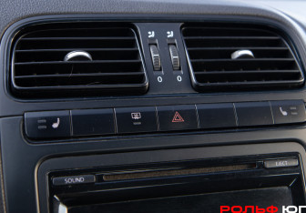 Подержанный автомобиль Volkswagen Polo Sedan 2012 года (17 фото)