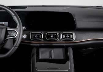 Подержанный автомобиль Jaecoo J8 2024 года (13 фото)