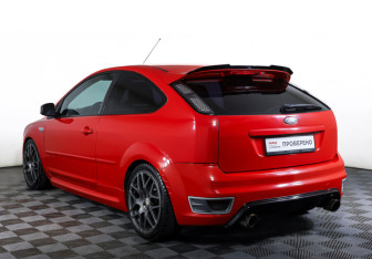 Подержанный автомобиль Ford Focus ST Hatchback 2007 года (7 фото)