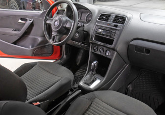 Подержанный автомобиль Volkswagen Polo Hatchback 2011 года (11 фото)
