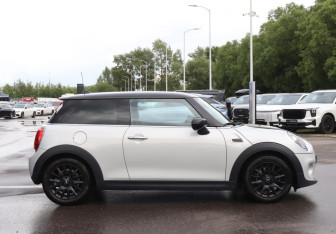 Подержанный автомобиль MINI Hatch 2020 года (4 фото)