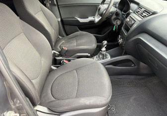 Подержанный автомобиль Kia Rio Hatchback 2012 года (9 фото)
