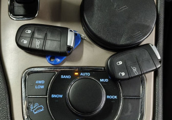 Подержанный автомобиль Jeep Grand Cherokee 2014 года (20 фото)