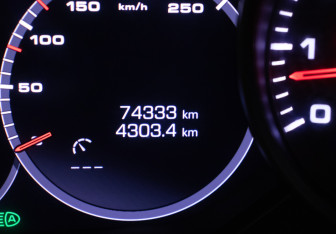 Подержанный автомобиль Porsche Cayenne 2021 года (12 фото)