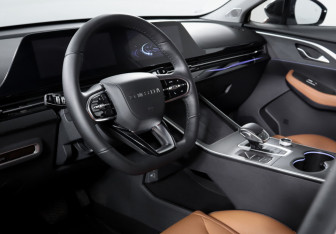 Подержанный автомобиль Omoda C5 2023 года (14 фото)