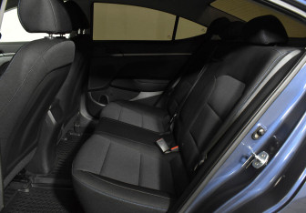 Подержанный автомобиль Hyundai Elantra Sedan 2018 года (15 фото)