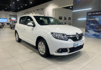 Подержанный автомобиль Renault Sandero 2015 года (3 фото)