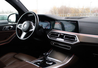 Подержанный автомобиль BMW X5 2021 года (8 фото)