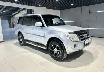 Подержанный автомобиль Mitsubishi Pajero 2012 года (3 фото)