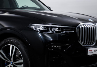 Подержанный автомобиль BMW X7 2020 года (18 фото)